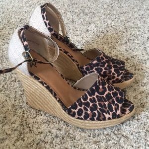 Bebe size 9 wedges cheetah print 4 1/2 inch heel
